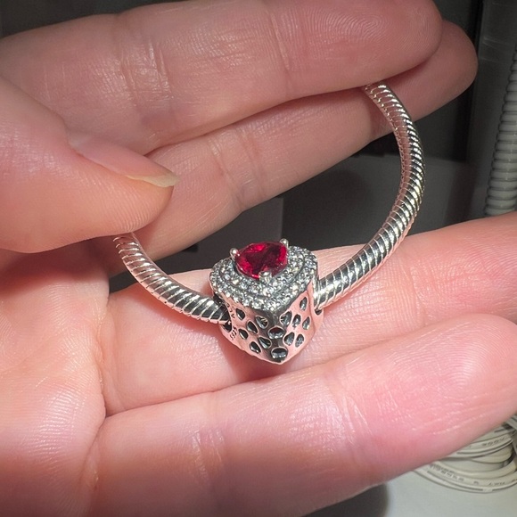 XL Red Heart Charm - Picture 4 of 10